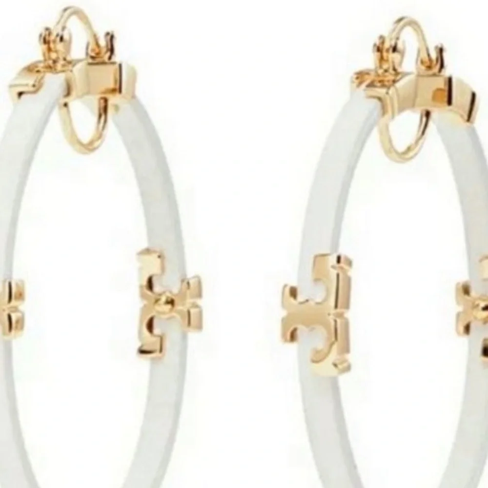 Tory Burch white leather sheriff T hoop earrings - Picture 5 of 7